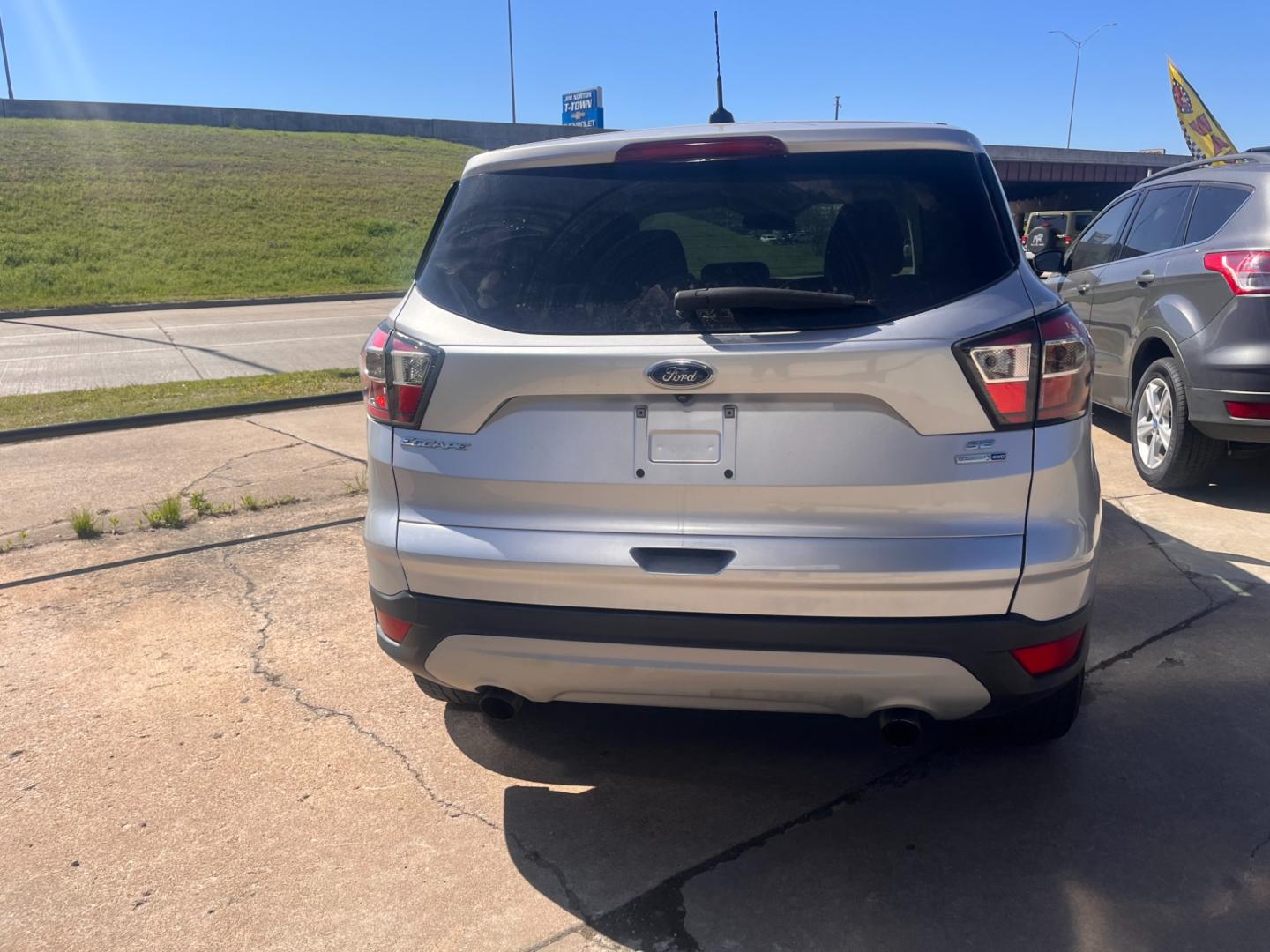 2017 SILVER FORD ESCAPE SE SE 4WD (1FMCU9GD4HU) with an 1.5L L4 DOHC 16V engine, 6A transmission, located at 8101 E. Skelly Dr., Tulsa, OK, 74129, (918) 592-3593, 36.121891, -95.888802 - Photo#3